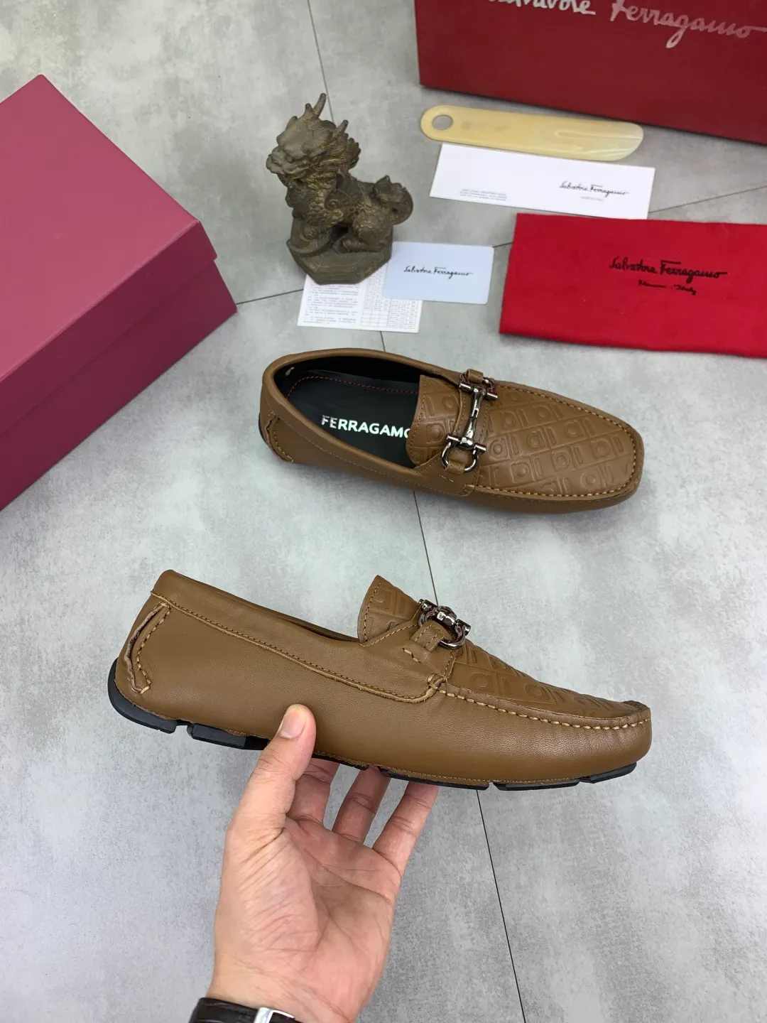 Men's shoes 💰P542 New model, high quality [Ferragamo/Ferragamo] Latest lazy slip-on shoes Original imported calfskin, imported cowhide lining + original luxury metal buckle + original combination outsole Comparison without pressure Code number: 38-45
